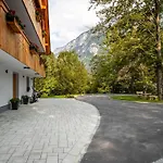 The Woodland Nook - One Bedroom With Balcony