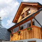 The Woodland Nook - One Bedroom With Balcony Бохинь