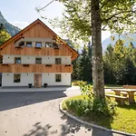 The Woodland Nook - One Bedroom With Balcony