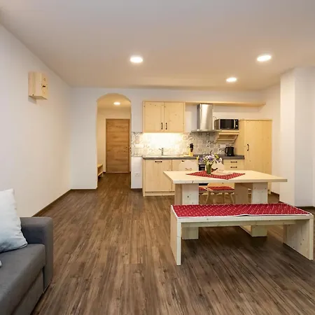 The Woodland Nook - One Bedroom With Balcony Apartment