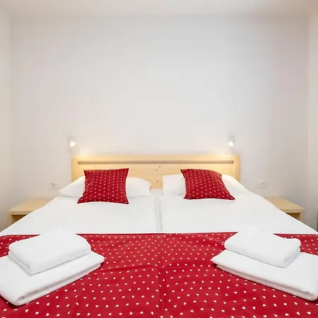 The Woodland Nook - One Bedroom With Balcony * Бохинь