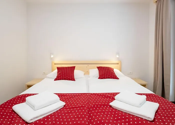 The Woodland Nook - One Bedroom With Balcony * Бохинь