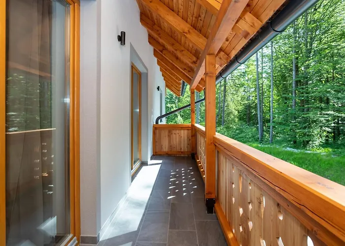 The Woodland Nook - One Bedroom With Balcony * Бохинь