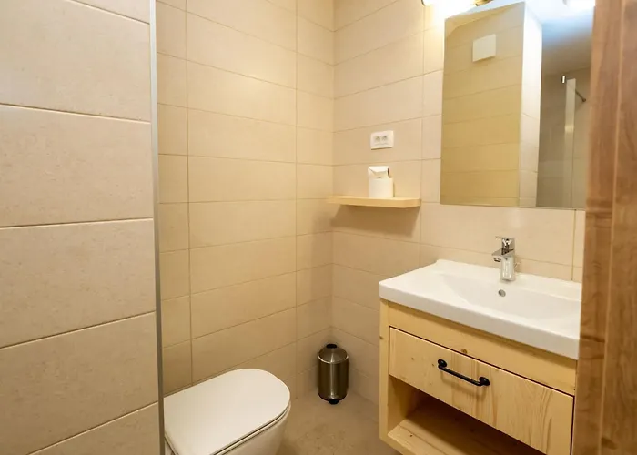 The Woodland Nook - One Bedroom With Balcony Бохинь