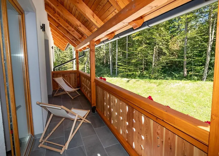 The Woodland Nook - One Bedroom With Balcony Бохинь