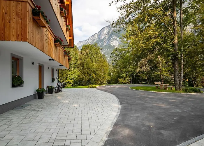 The Woodland Nook - One Bedroom With Balcony